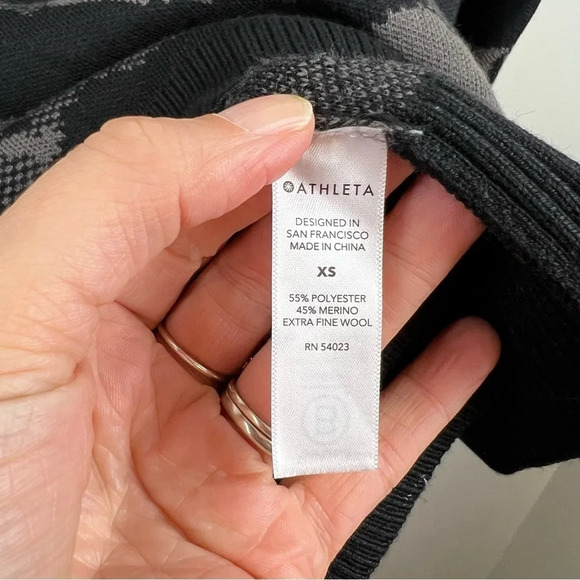 Athleta Jacquard Crew Textured Sweater Size XS Abstract Animal Print Merino Wool - Picture 8 of 9